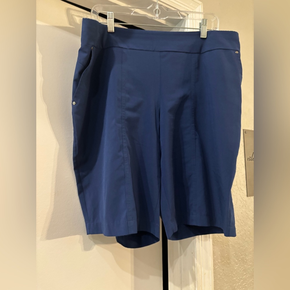 Chico’s Zenergy Athletic Women's Pull On Style Navy Blue Shorts Size 2 - Classy